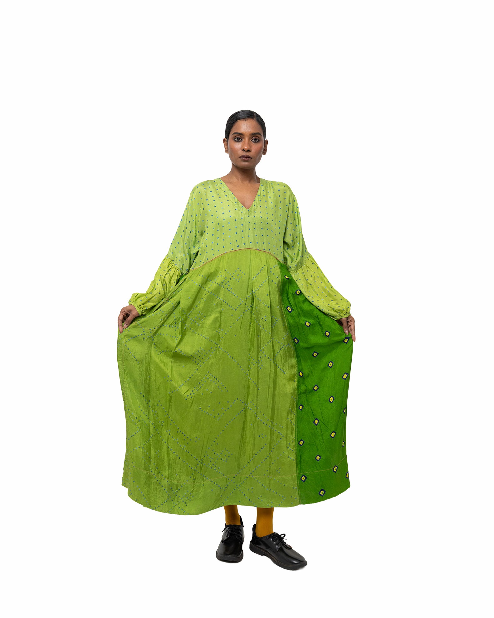 カイラ・バンダニ シルクドレス